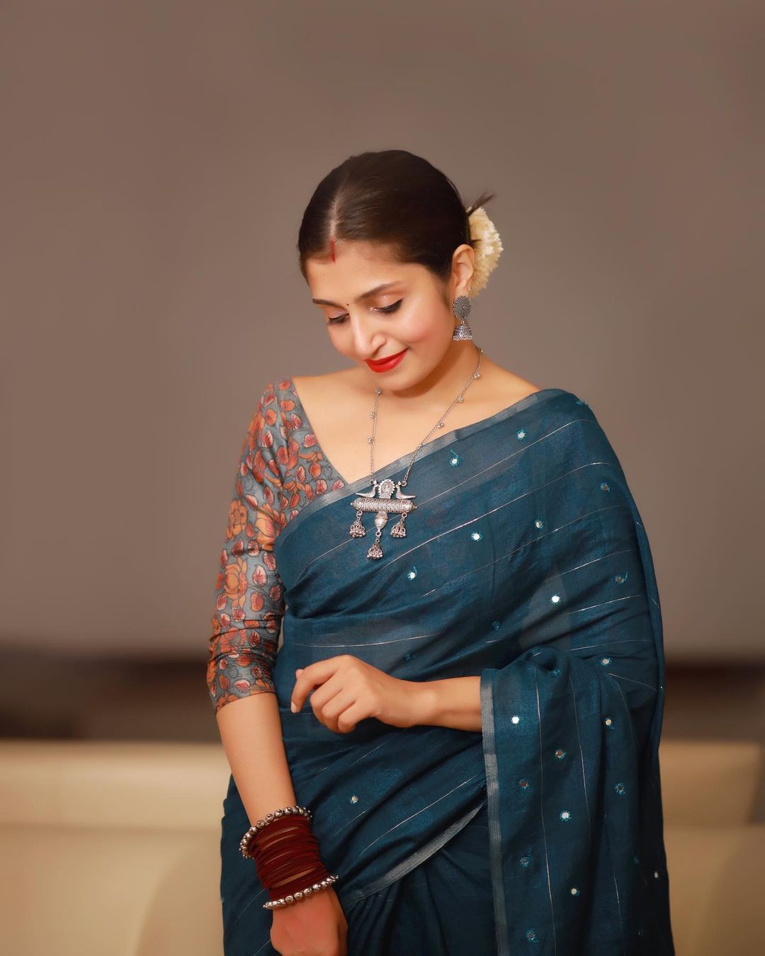 linen chex saree