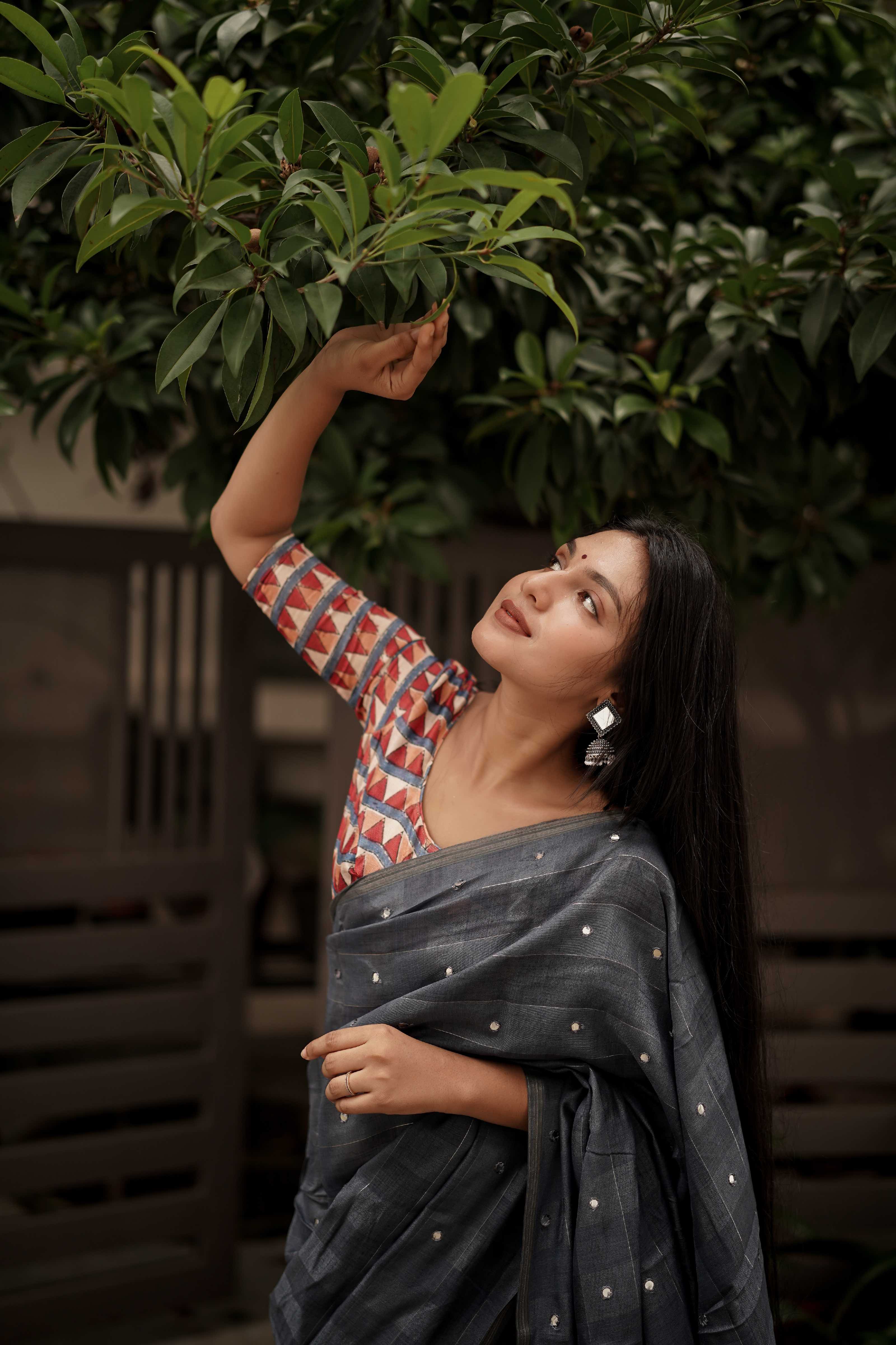 Linen chex Saree with Mirror Work