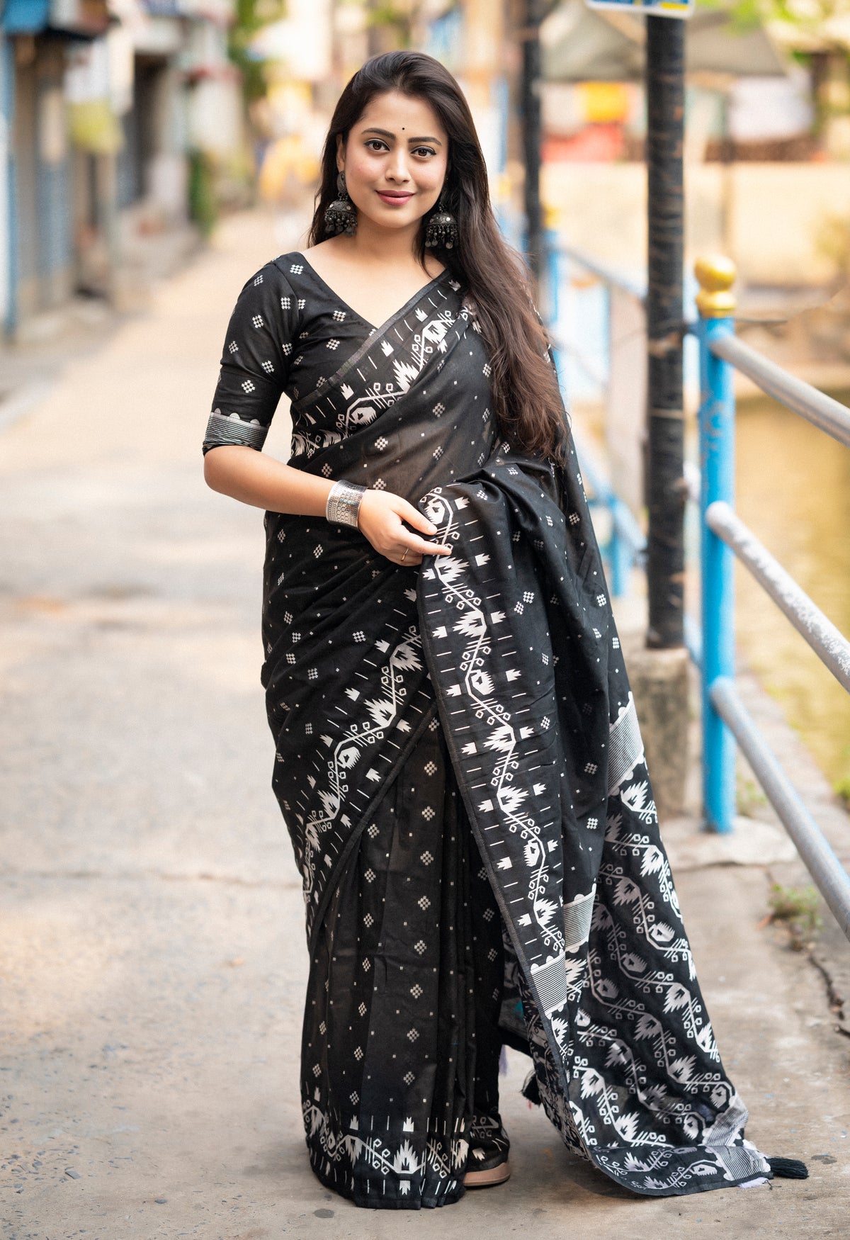 Soft Cotton Silk Ikkat Print Woven Saree