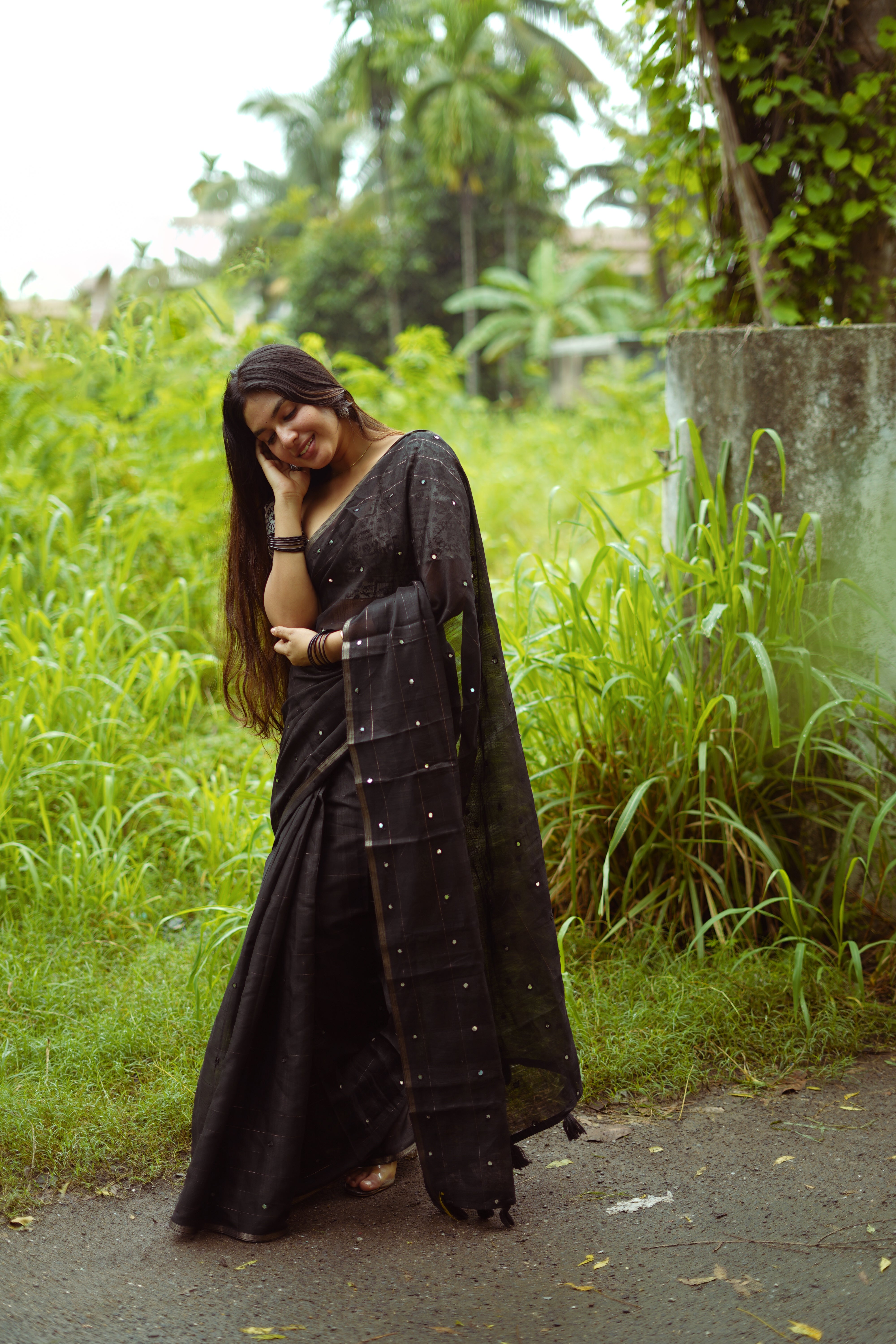 Soft Linen Z black Saree With Jute Silk Worli Blouse