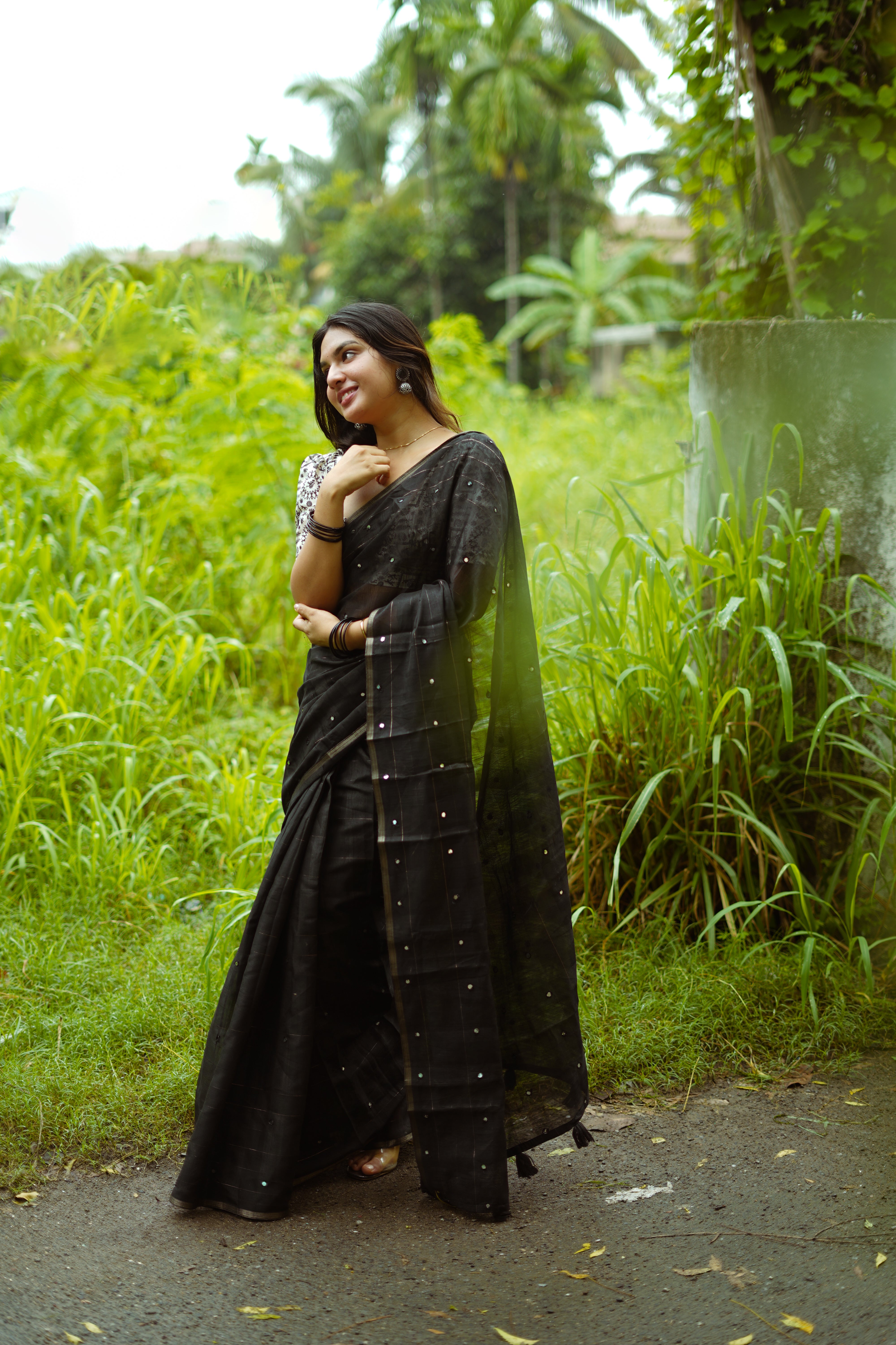 Soft Linen Z black Saree With Jute Silk Worli Blouse